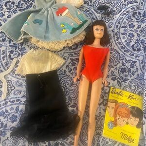 Vintage Barbie Midge doll with clothes shoes and booklet!